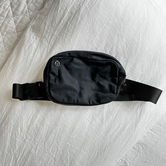 lululemon Everywhere Belt Bag 1L - Picture 2 of 2
